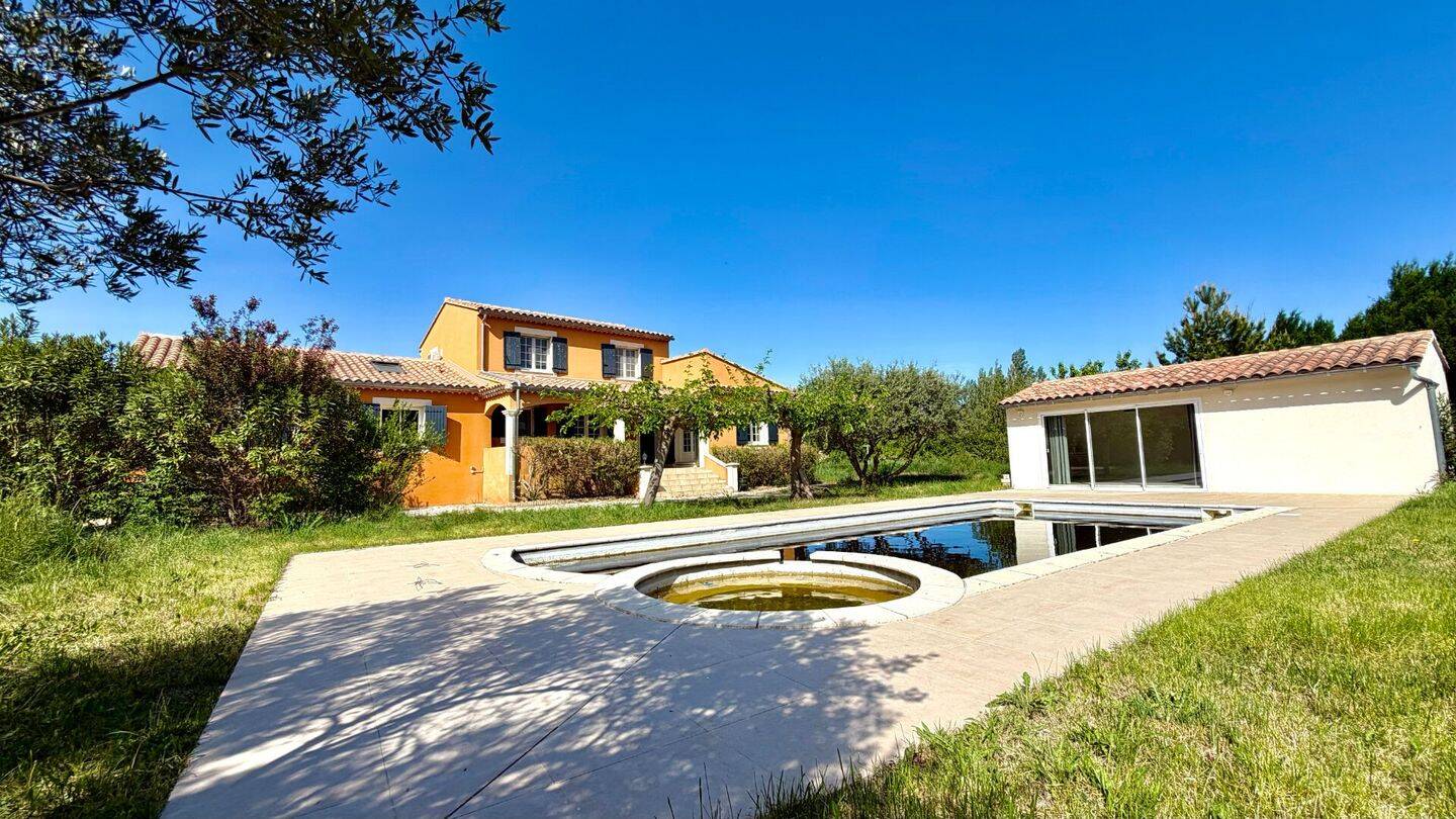 Maison à vendre, 176m², ENTRAIGUES SUR LA SORGUE