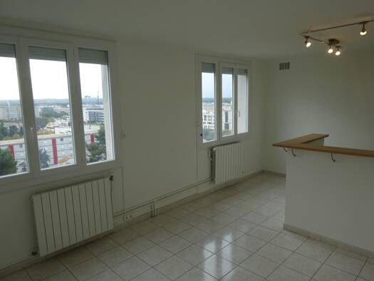 Studio à louer 558 € 1 pièce 26 m² Étage 9/9 Nîmes 30000