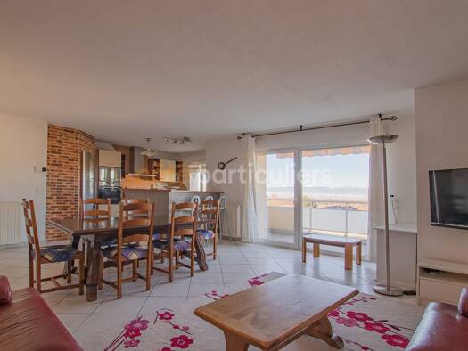 Appartement à louer 1 600 € 4 pièces 2 chambres 90 m² Étage 2/3 Saint-Cergues 74140