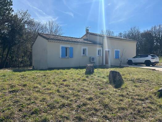 Maison à louer 1 300 € 4 pièces 3 chambres 116 m² 300 m² de terrain Espeluche 26780