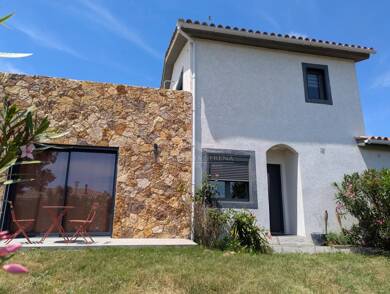 Maison jumelée à louer 1 065 € 3 pièces 2 chambres 88 m² disponible à partir du 11/08/2025 Ventiseri 20240