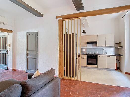 Appartement à louer 730 € 2 pièces 1 chambre 44 m² Étage 1/3 Flayosc 83780