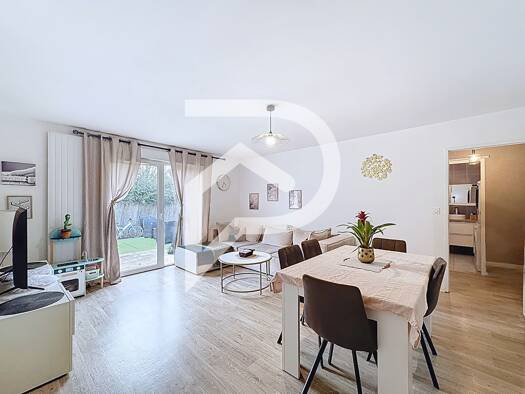 Maison de plain-pied à vendre 258 000 € 5 pièces 4 chambres 102 m² 304 m² de terrain Rochelles Dreux 28100