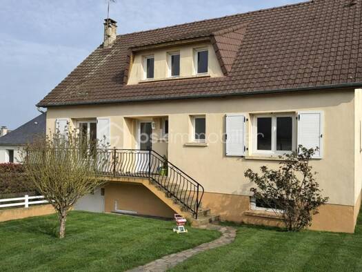 Pavillon à vendre 208 900 € 7 pièces 5 chambres 168 m² 532 m² de terrain Nord Ouest Mayenne 53100