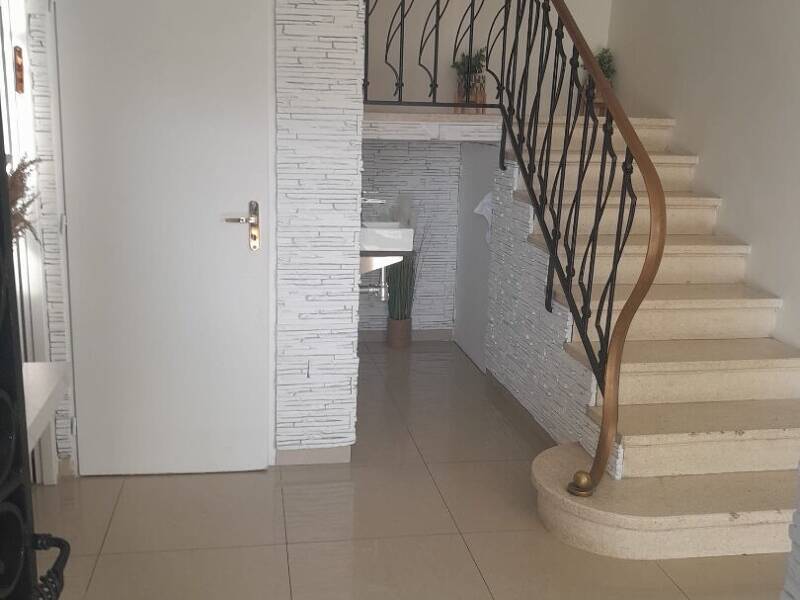 Maison à louer, 158m², MARSEILLE 9E