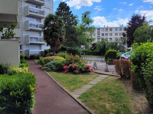 Studio à louer 860 € 1 pièce 35 m² Étage 5/7 Montreal Marly-le-Roi 78160