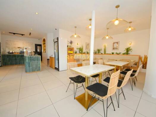 Restaurant à vendre 1 117 800 € 97,1 m² d'espace de restauration Centre Ville Suresnes 92150