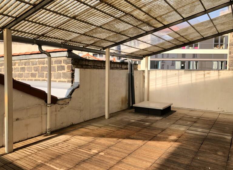 Appartement à louer 755 € 4 pièces 2<br/>chambres 67,4 m²<br/>superficie 1/4<br/>étage Lecoq Clermont-Ferrand 63000
