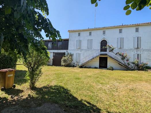 Villa à vendre 169 600 € 6 pièces 3 chambres 140 m² 25 504 m² de terrain Reignac 33860