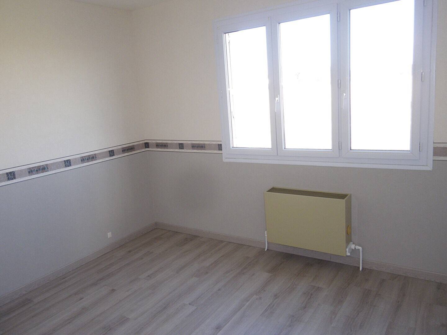 Maison à louer, 45m², YEVRES