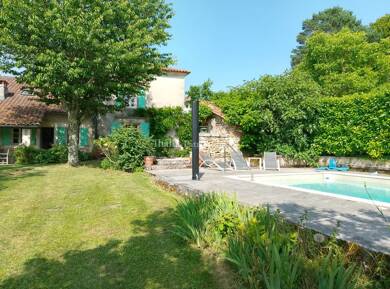 Maison à vendre 395 200 € 9 pièces 5 chambres 240 m² 5 196 m² de terrain Mareuil 24340