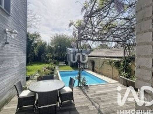 Maison à vendre 980 000 € 10 pièces 6 chambres 260 m² 680 m² de terrain La Pie Saint-Maur-des-Fossés 94100