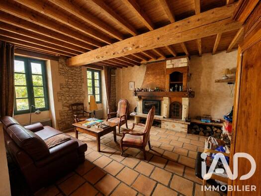 Maison à vendre 229 000 € 6 pièces 5 chambres 214 m² 2 159 m² de terrain Montpellier-de-Médillan 17260