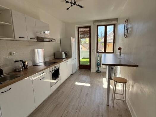 Studio à louer 550 € 1 pièce 3 chambres 15 m² 2ème étage Centre Ville Valserhône 01200