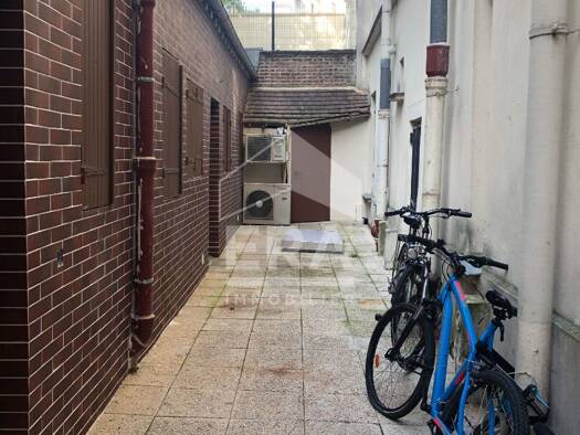 Local d'activités à vendre 211 000 € 79 m² d'espace de stockage Vallée de Fécamp Paris 12ème arrondissement 75012