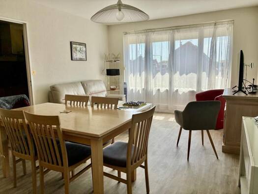 Appartement à vendre 215 000 € 4 pièces 3 chambres 83 m² 1er étage Centre Croix 59170