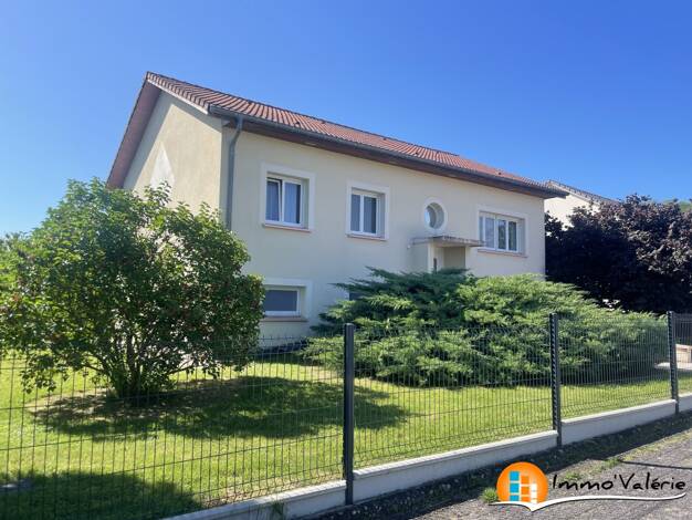 Maison à vendre 241 000 € 6 pièces 4 chambres 113 m² 1 071 m² de terrain Charmes 88130