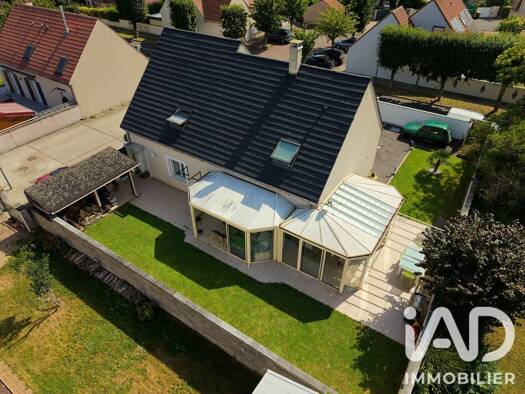 Maison à vendre 479 900 € 10 pièces 9 chambres 209 m² 466 m² de terrain Nord Ouest Lieusaint 77127