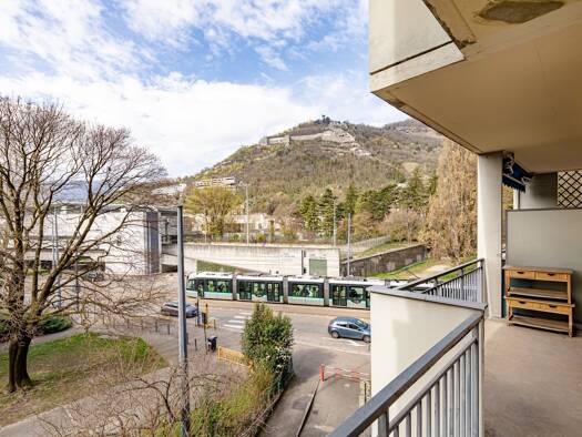 Appartement à vendre 98 000 € 1 pièce 33,5 m² Antiquaire - Notre Dame  Grenoble 38000