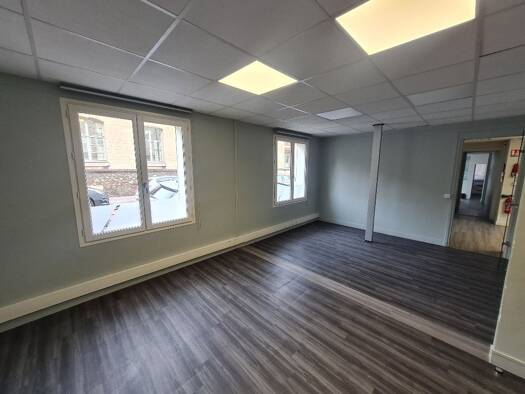 Local commercial à louer 3 500 € 100 m² de surface de vente Versailles 78000