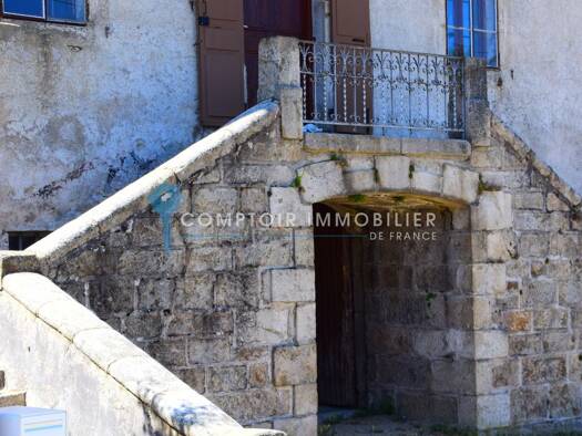 Maison à vendre 249 000 € 8 pièces 3 chambres 160 m² 1 336 m² de terrain Coucouron 07470