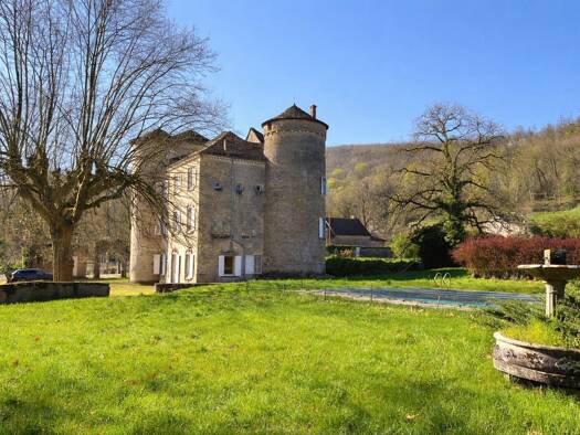 Maison à vendre 1 190 000 € 17 pièces 9 chambres 405 m² 52 103 m² de terrain Crémieu 38460