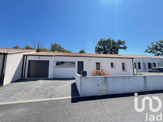 Maison de plain-pied à vendre 299 500 € 5 pièces 4 chambres 113 m² 415 m² de terrain Saint-Julien-des-Landes 85150