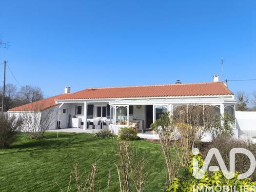 Maison de plain-pied à vendre 287 900 € 5 pièces 3 chambres 110 m² 1 710 m² de terrain La Boissière-des-Landes 85430