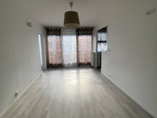 Appartement à louer 1 190 € 4 pièces 3 chambres 59 m² 3ème étage Pachot Lainé-François Villon Livry-Gargan 93190