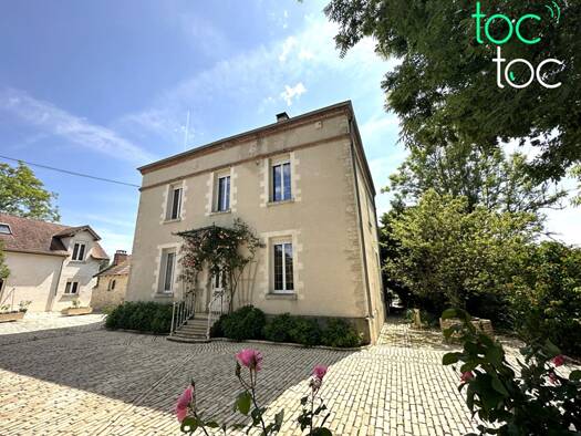 Maison à vendre 495 000 € 12 pièces 6 chambres 284 m² 8 900 m² de terrain Sornay 70150