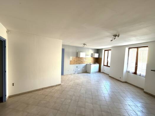 Appartement à vendre 89 000 € 3 pièces 2 chambres 62 m² 1er étage Carcès 83570