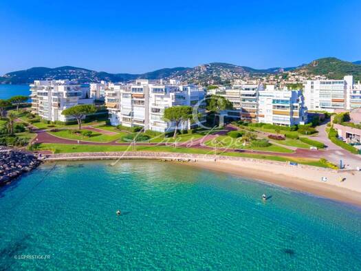 Appartement à vendre 320 000 € 1 pièce 44 m² Étage 1/6 Cannes Marina-La Roubine Mandelieu-la-Napoule 06210