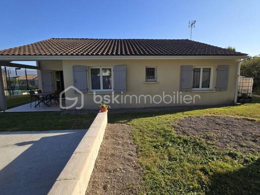 Maison à vendre 220 500 € 4 pièces 3 chambres 100 m² 700 m² de terrain Jarnac-Champagne 17520