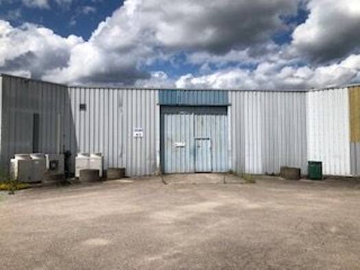 Local d'activités à louer 2 400 € 267 m² d'espace de stockage Les Vignes-Soudanas Panazol 87350