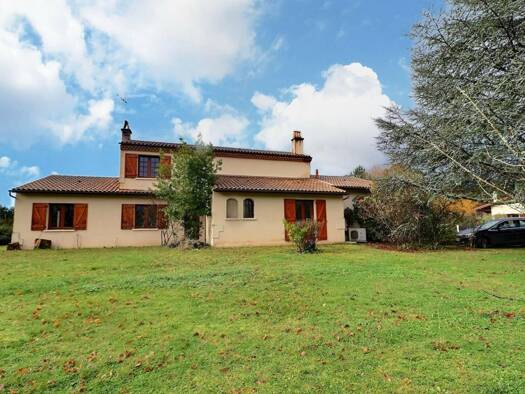 Maison à vendre 270 000 € 7 pièces 4 chambres 160 m² 3 105 m² de terrain Lesparre-Médoc 33340