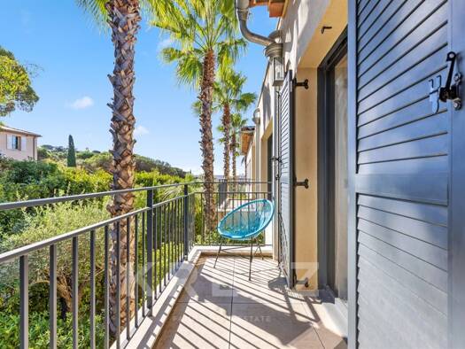 Appartement à vendre 490 000 € 3 pièces 2 chambres 65 m² Étage 1/1 Ville-Les Saquedes-Le Bouillonnet Sainte-Maxime 83120