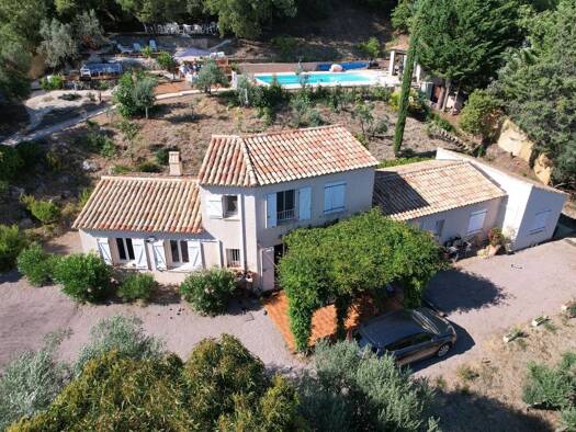 Maison à vendre 795 000 € 5 pièces 4 chambres 169 m² 5 125 m² de terrain Callas 83830
