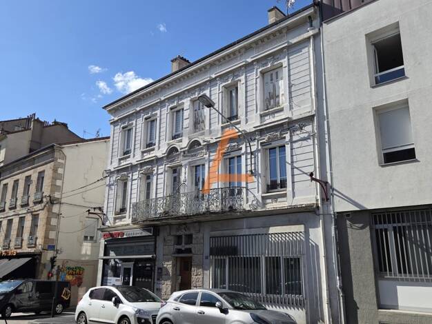 Local commercial à vendre 45 000 € 65 m² de surface de vente Le Chambon Feugerolles 42500