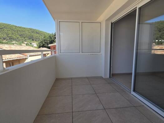 Appartement à louer 764 € 2 pièces 1 chambre 39 m² Étage 1/1 Sainte Christine Solliès-Pont 83210