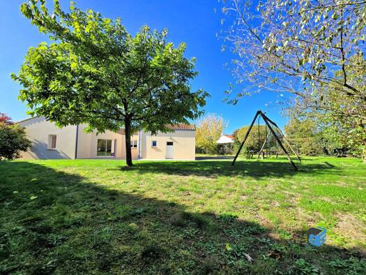 Maison de plain-pied à vendre 249 500 € 4 pièces 3 chambres 100 m² 1 049 m² de terrain Montréverd 85260