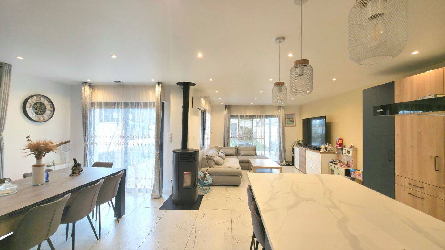 Maison à vendre, 122m², LA CHAPELLE DES MARAIS