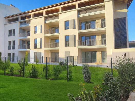 Appartement à vendre 280 000 € 3 pièces 2 chambres 66 m² RDC Centre Ancien Pertuis 84120