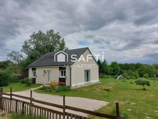Maison de plain-pied à vendre 129 950 € 4 pièces 2 chambres 78 m² 2 000 m² de terrain Savigny-en-Sancerre 18240