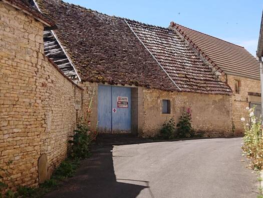 Maison à vendre 23 800 € 1 pièce 1 chambre 113 m² 354 m² de terrain Dun-sur-Auron 18130