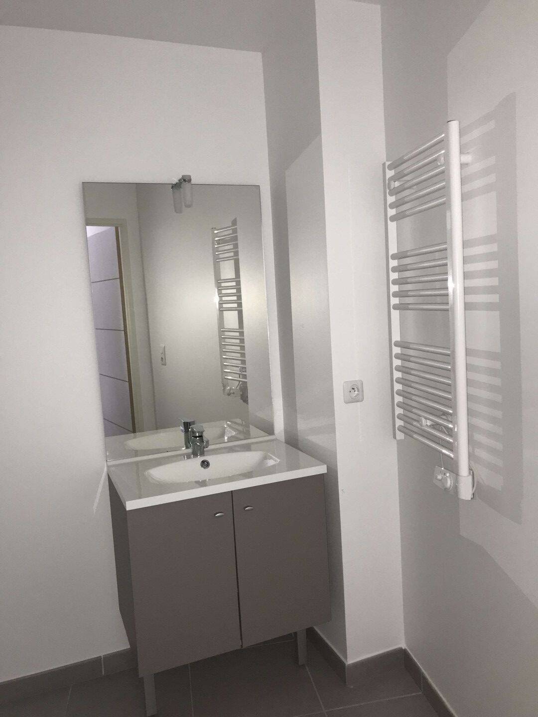 Maison à louer, 65m², HYERES