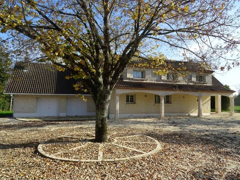Maison à vendre, 229m², ROULLET SAINT ESTEPHE