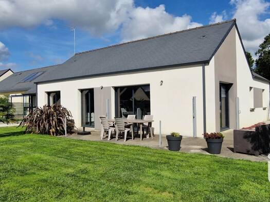 Maison de plain-pied à vendre 261 000 € 6 pièces 4 chambres 104 m² 670 m² de terrain Peri-Urbain Est Loudéac 22600