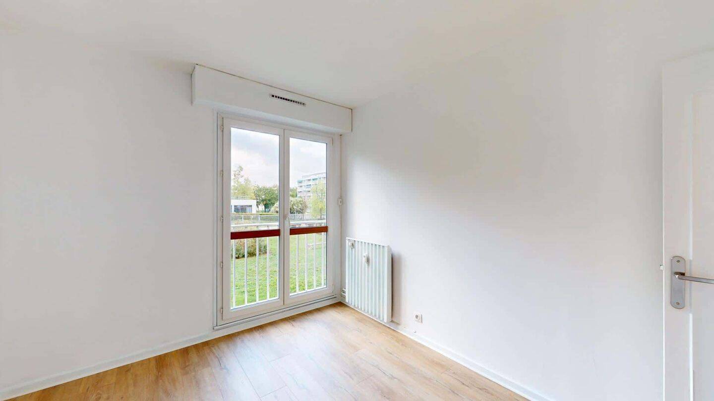 Apartment in Avenue des Champs Perdrix, Dijon for 83 m² with 3 b — 14