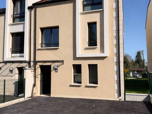 Maison à vendre - Première occupation 392 000 € 5 pièces 4 chambres 108,19 m² 130 m² de terrain Bourg de Saint Thibault Saint-Thibault-des-Vignes 77400