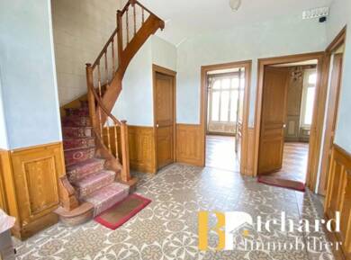 Maison à vendre 244 000 € 9 pièces 4 chambres 143 m² Laon 02000
